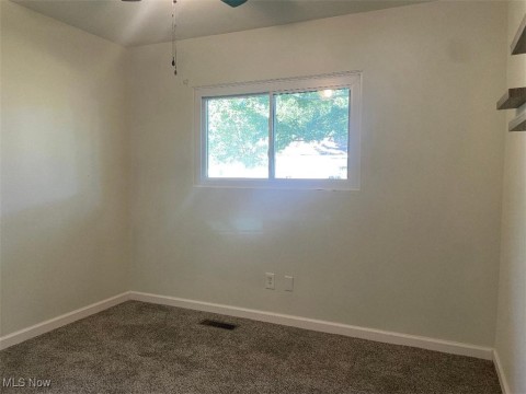 middle bedroom