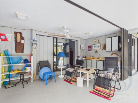 Built for entertaining has a ceiling