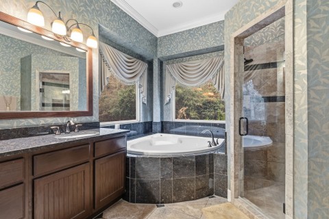 Unwind in your luxurious jetted tub after a long day of working.