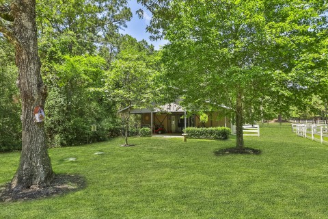 This spacious 36x36 Barnmaster barn is perfect for your horses, complete with a convenient irrigated pasture.