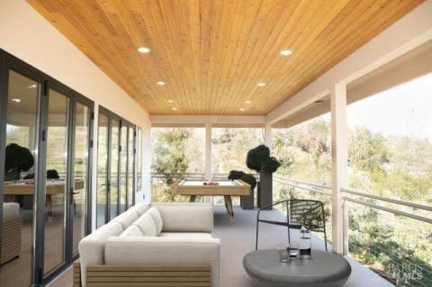Beautiful large deck with gorgeous views. Gaming and fun activities for the kids or for adults that just want to have fun.