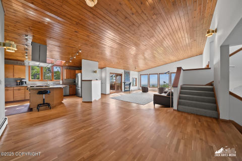 Great room w/T&G ceilings Great room w/T&G ceilings