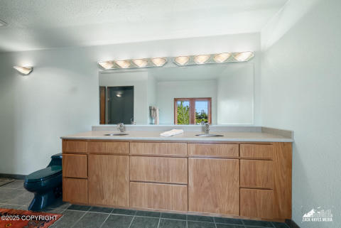 Primary bath w/double vanities Primary bath w/double vanities