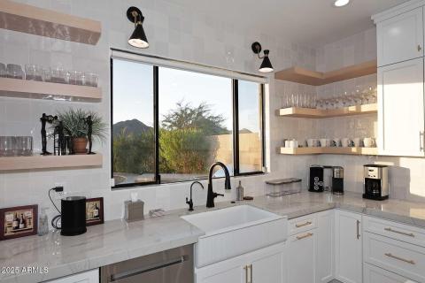 Kitchen-Pinnacle Peak View