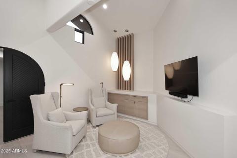 Primary Bedroom-Area