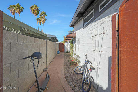 Side Yard Gated