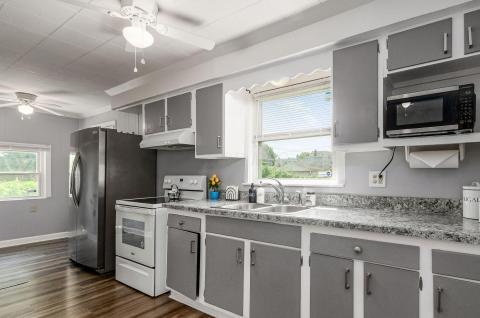 014_2e4b_F 379 Midland Ave008