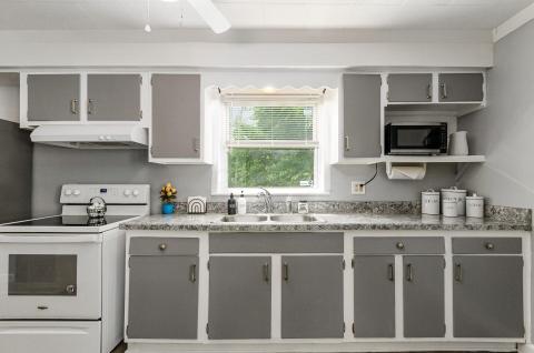 018_127b_F 379 Midland Ave019