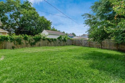 034_9978_F 379 Midland Ave059
