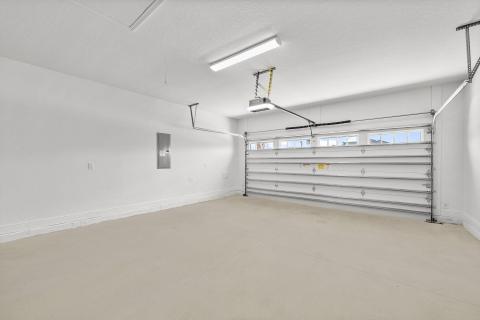 31-web-or-mls-9441 Escape Ave-20