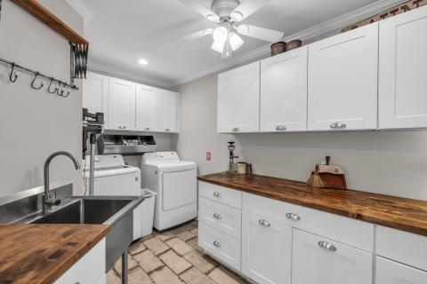 Pantry/Laundry Room