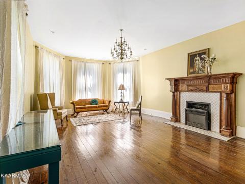 Parlor Room (Living Room)