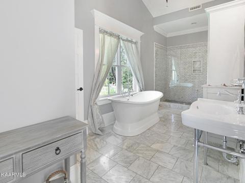 Owner's Ensuite Bathroom