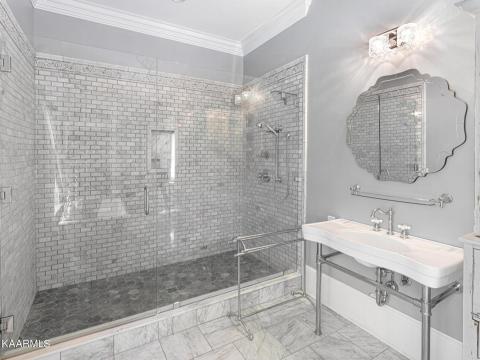Owner's Ensuite Bathroom