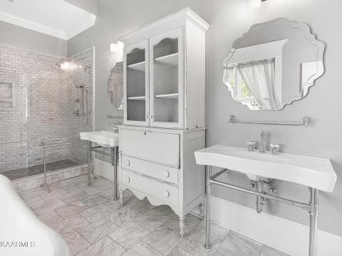 Owner's Ensuite Bathroom