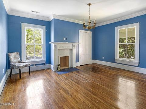 Upstairs bedroom 1