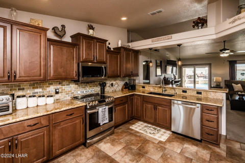 KITCHEN GRANITE