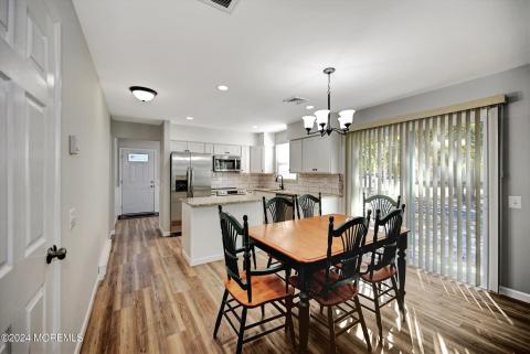 11-Dining to Kitchen