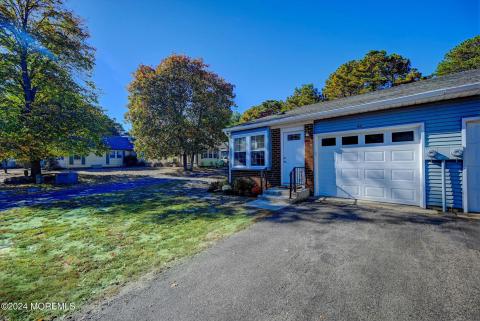 26-Driveway View