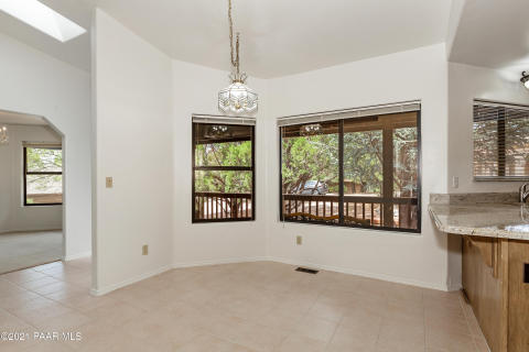 010_Casual Dining Area