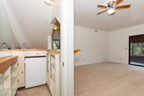 020_Wet Bar off Family Room