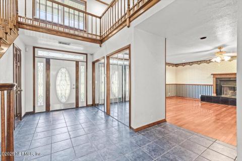 Foyer/Entrance to Home