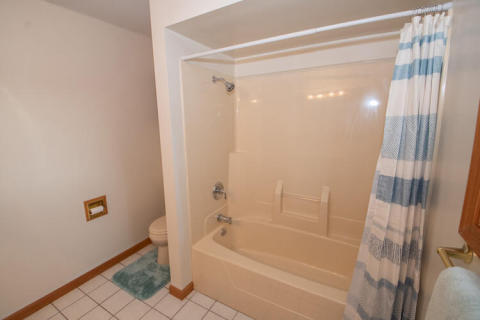 61216 N Main Jones  Bathroom  4