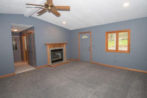 61216 N Main Jones  Living room  2