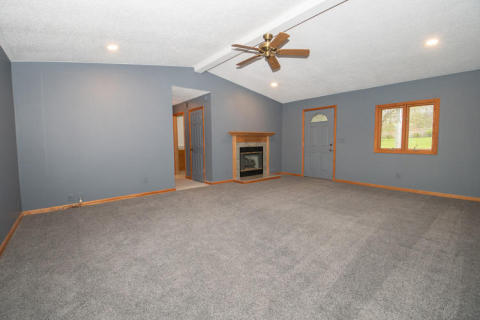 61216 N Main Jones  Living room