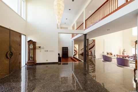 Grand 22' Center-Hall Entrance