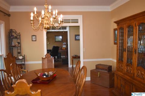 SPACIOUS DINING ROOM