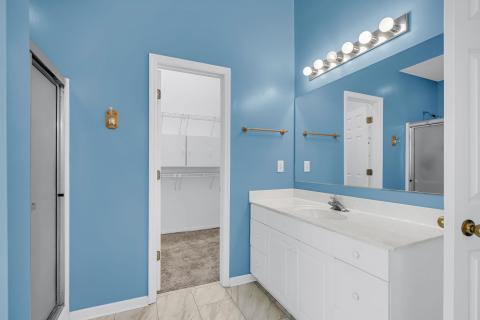 Master Bath walkin closet