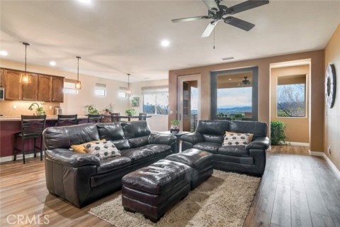 Spacious (1909sf) Great Room Floorplan With 9ft Ceilings Throughout