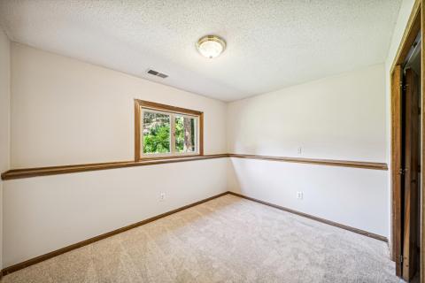 19_interior.jpg