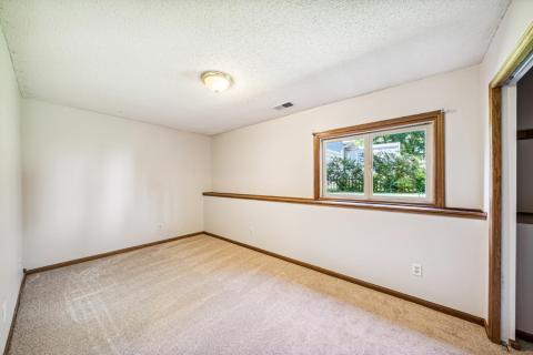18_interior.jpg
