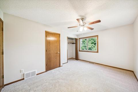 10_interior.jpg