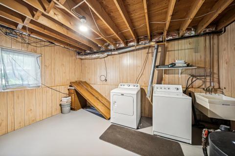 21_interior.jpg