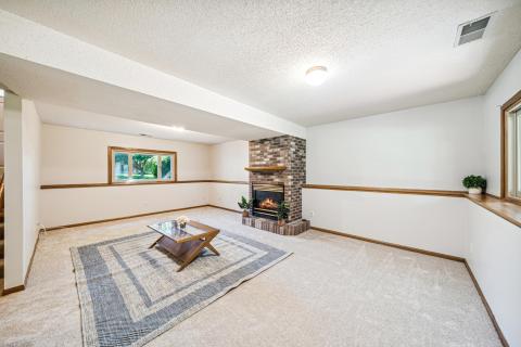 16_interior.jpg
