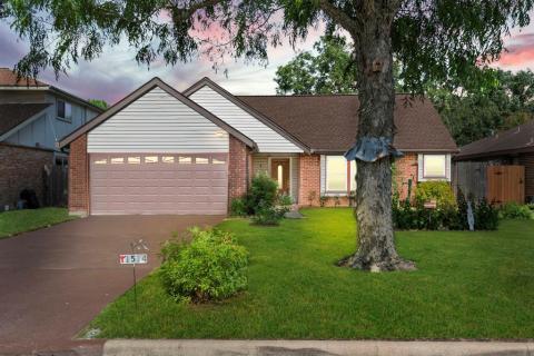 Welcome Home to 1514 Airline Drive!