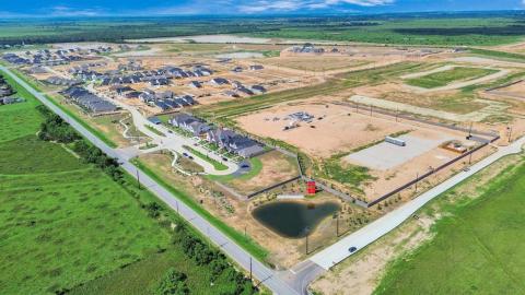 LOT'S OF NEW CONSTRUCTIONS AROUND! LOT'S OF NEW CONSTRUCTIONS AROUND!