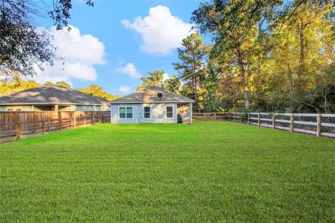 Wonderful sized backyard for entertaining.