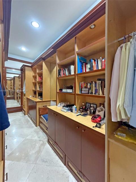 Walk-In Closets Walk-In Closets