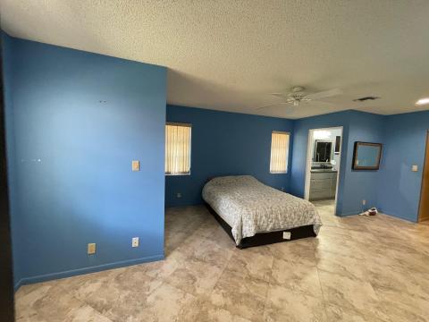 Primary bedroom picture 2
