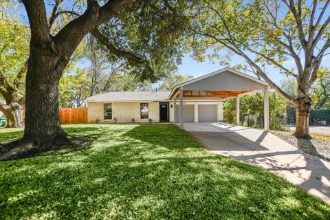 Ranch-style house featuring driveway, brick sidin