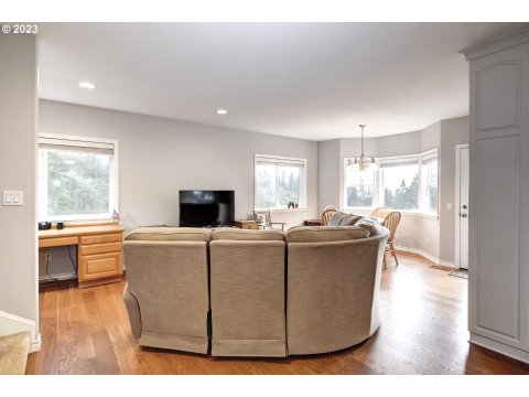 Living Room/Entrance