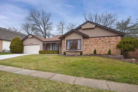Home Sweet Home 1918 Pine Run! Newer Roof & Plenty of Living Space