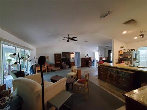 Large Great room/Family room