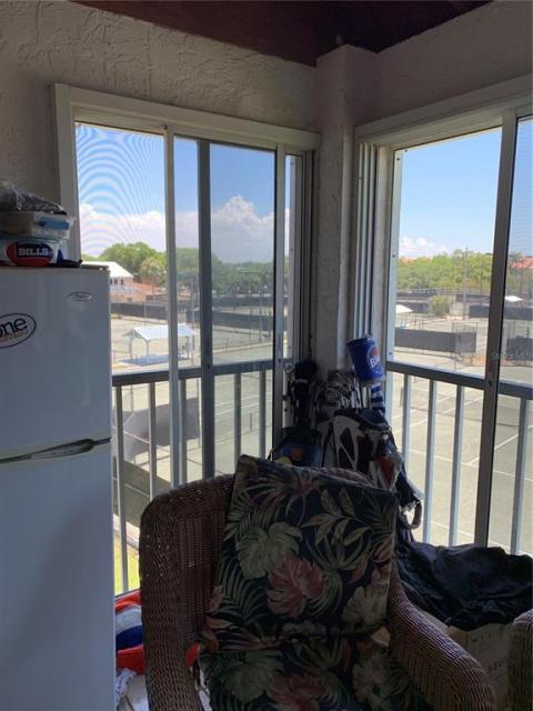 Lanai with sliding doors to use either with or without a/c.