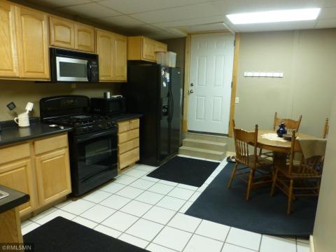 Lower level eat-in kitchen