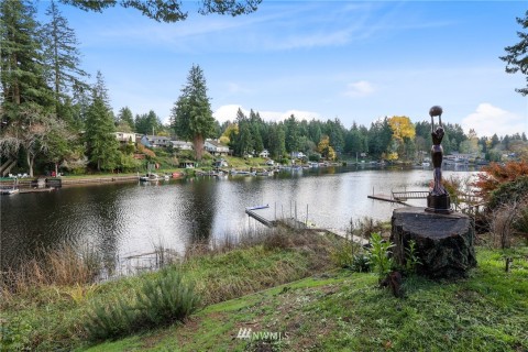 Gorgeous statue overlooking the lake. Gorgeous statue overlooking the lake.